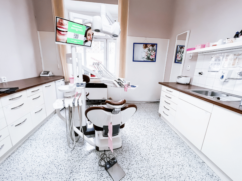 Smile Centrum Mini Libeň – Dental Treatment Room